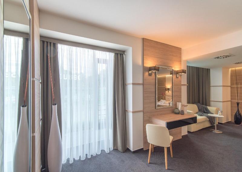 Hotel ZENA beauty & shopping center - Oda