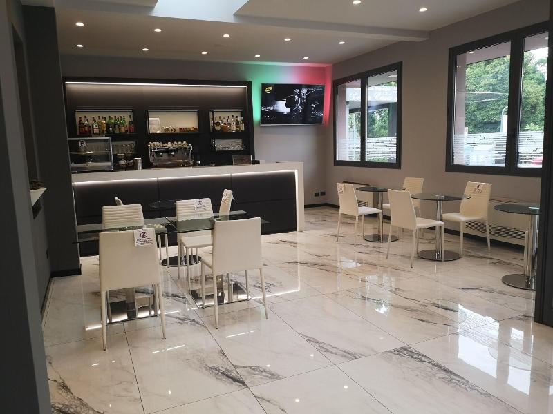 Hotel Daunia - Lobi