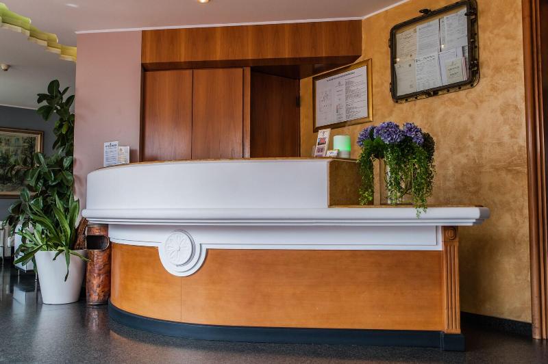 Hotel Daunia - Lobi