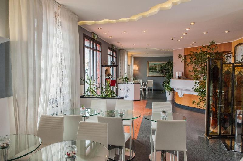 Hotel Daunia - Lobi