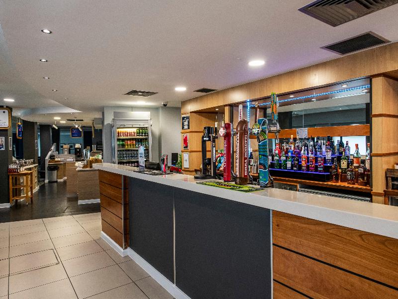 Holiday Inn Express Glasgow City Riverside - Bar