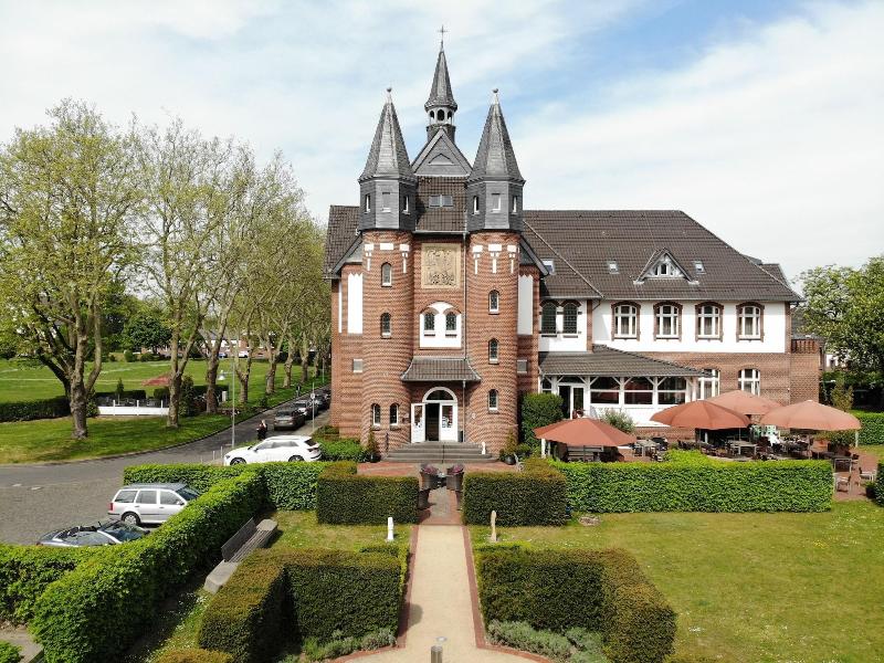 Palace St. George - Genel