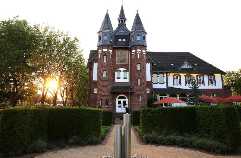 Palace St. George - Genel