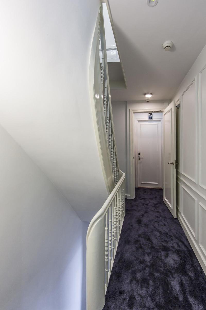 No. 377 House - Lobi