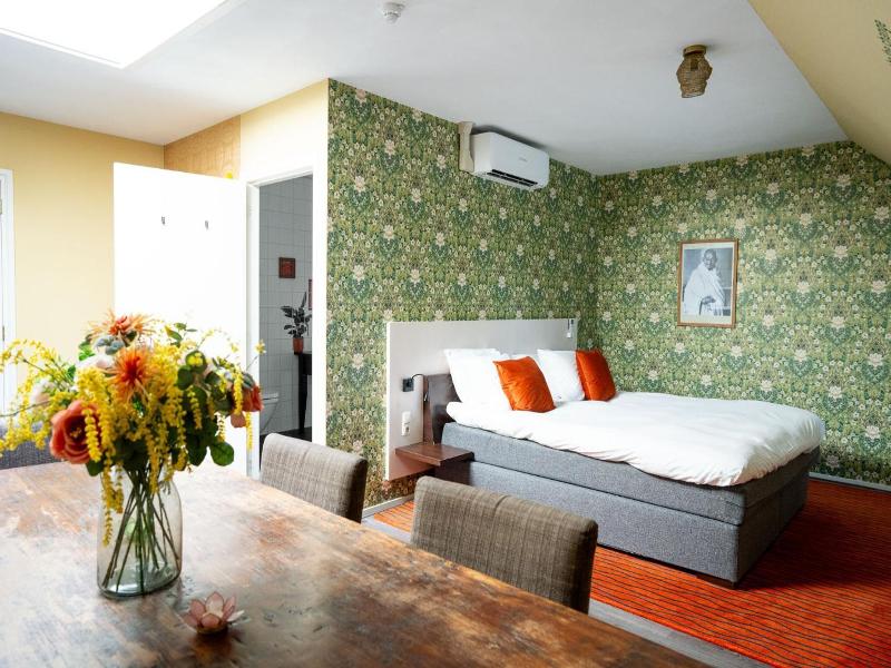 Hotel De Wereld - Genel