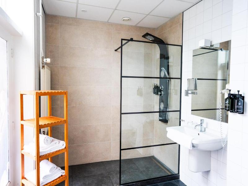 Hotel De Wereld - Genel
