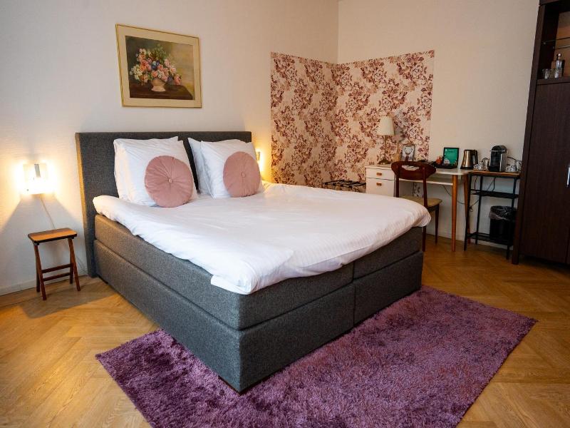 Hotel De Wereld - Genel