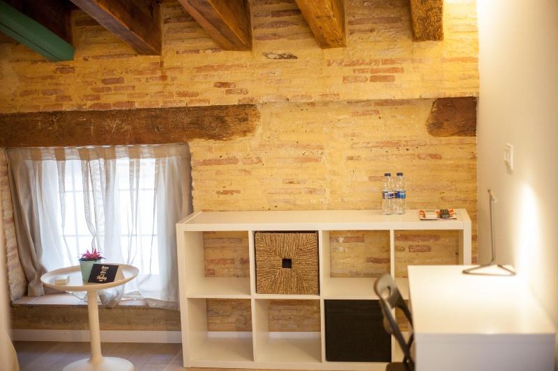 Host & Home - Oda