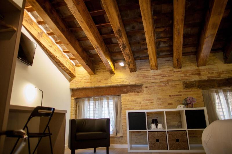 Host & Home - Oda
