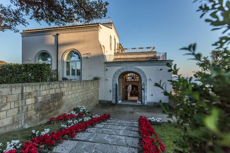 Villa Avellino - Genel
