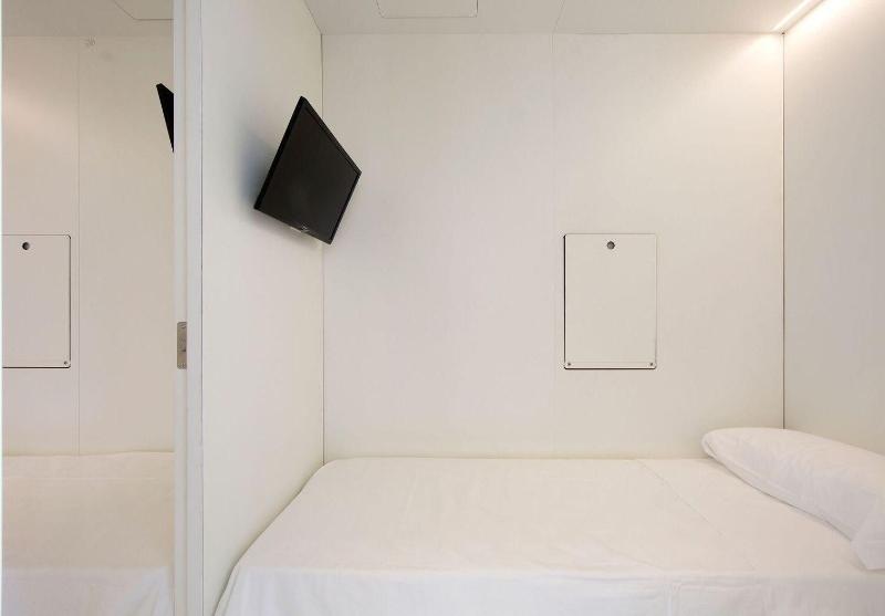 Bed and Boarding - Hostel - Oda