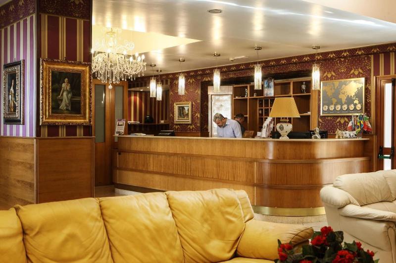 Hotel Max - Lobi