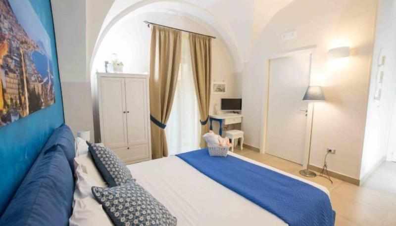 Chiaia Suites - Oda