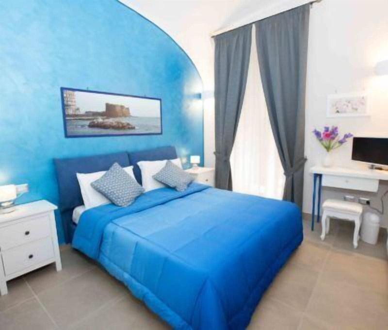 Chiaia Suites - Oda