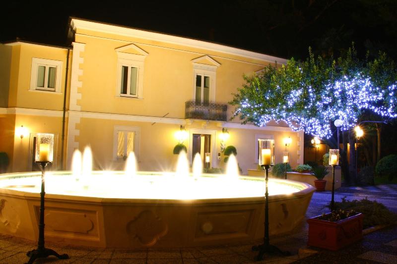 Regis Resort - Genel