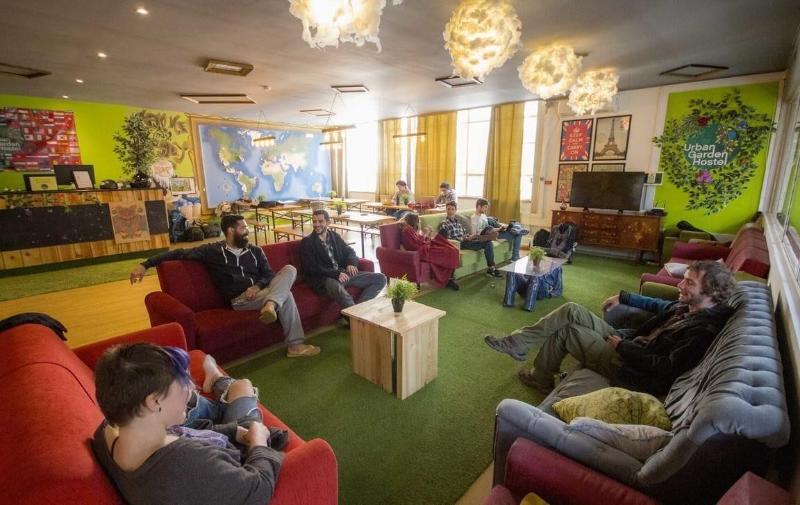 Urban Garden Hostel - Lobi