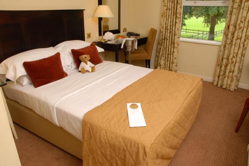 Hatherley Manor - Genel