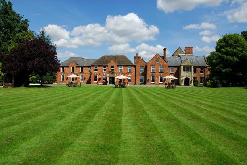 Hatherley Manor - Genel