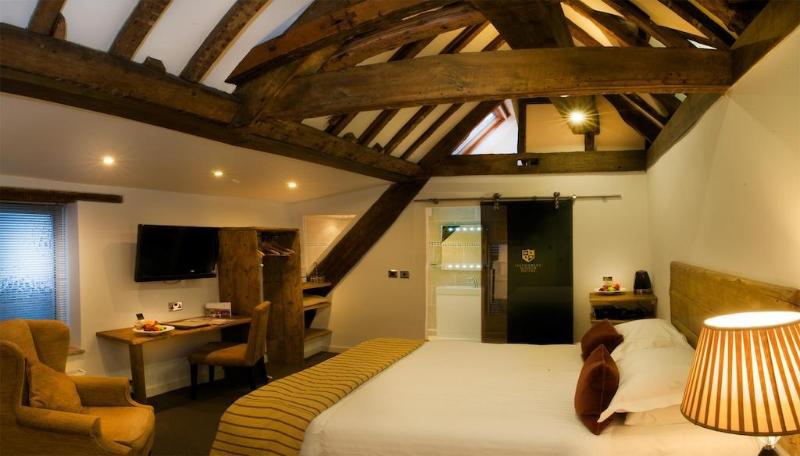 Hatherley Manor - Genel