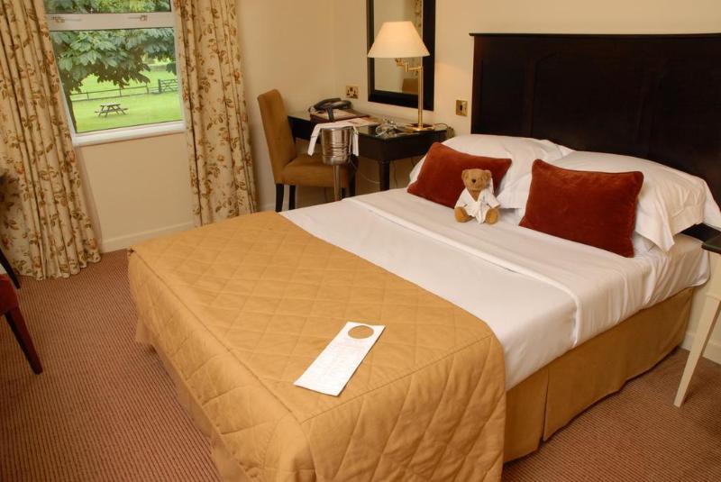 Hatherley Manor - Genel