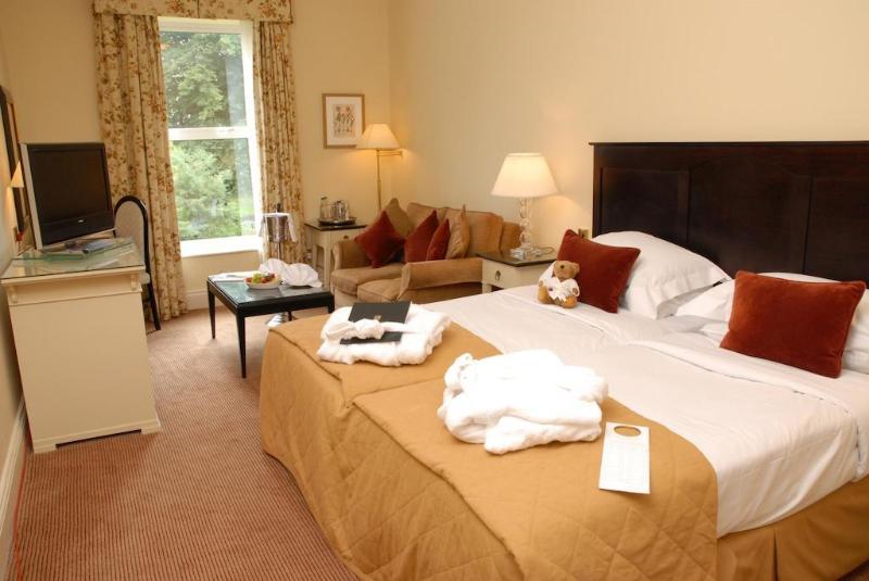 Hatherley Manor - Genel