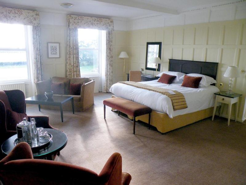Hatherley Manor - Genel