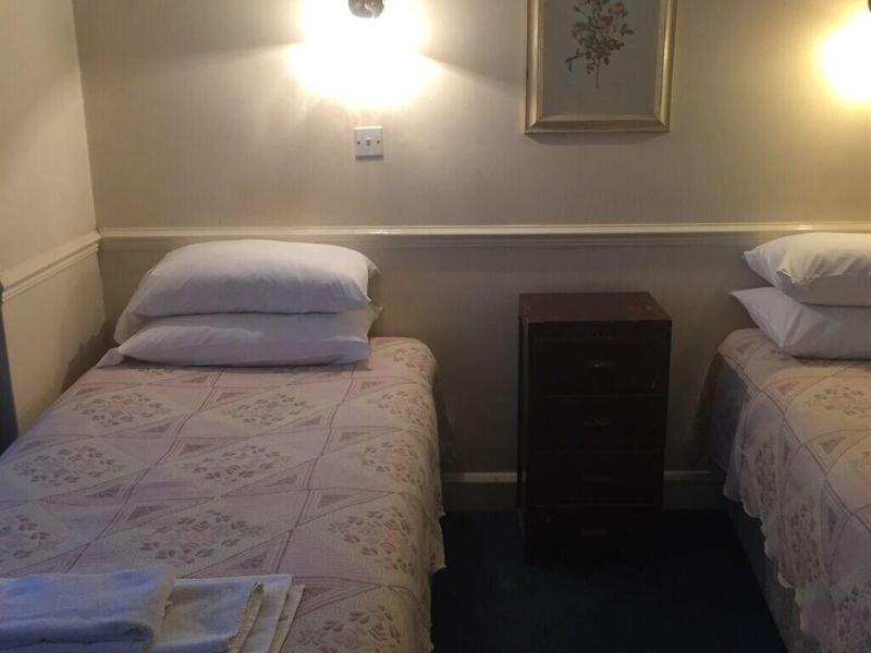 Colnbrook Lodge Guest House - Oda