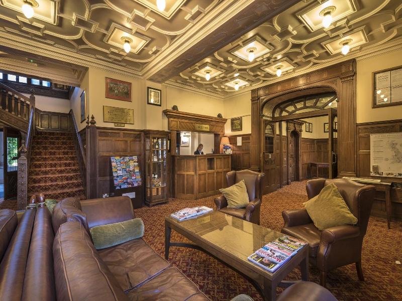 Macdonald Elmers Court Hotel - Lobi