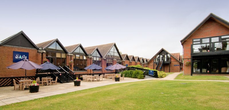 Macdonald Elmers Court Hotel - Genel