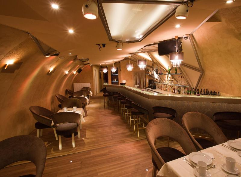 Barokk Hotel Promenád Gyor - Bar