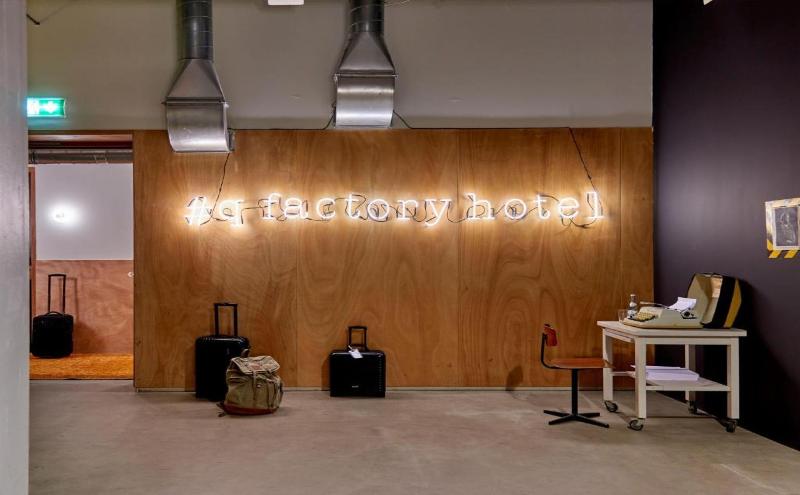 Q-Factory Hotel - Lobi