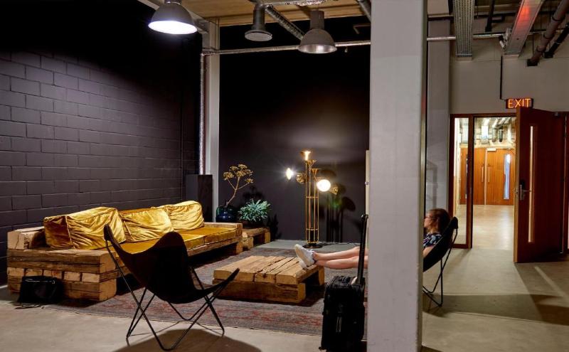 Q-Factory Hotel - Lobi