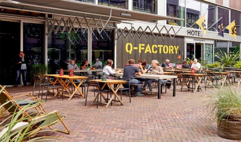 Q-Factory Hotel - Teras