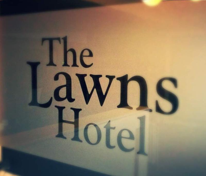 The Lawns Hotel - Lobi