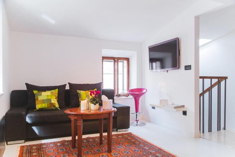 House Karkovich - Genel