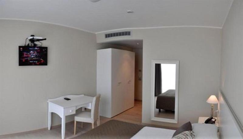 Tullio Hotel - Oda