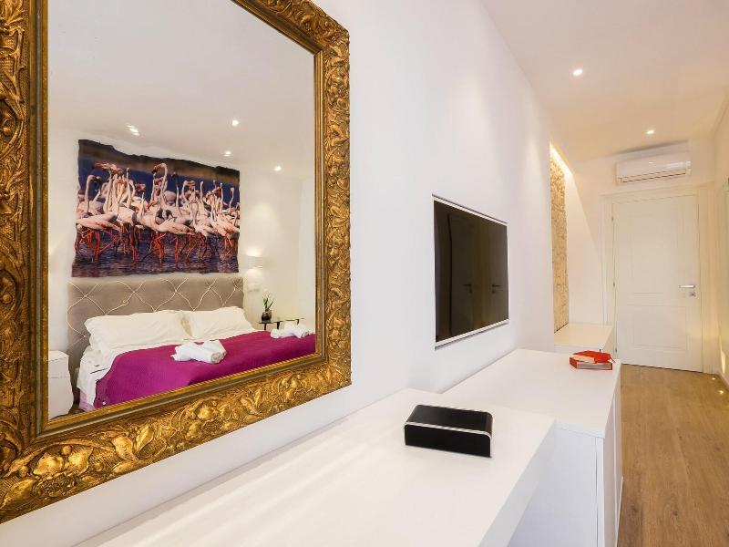 J&O' Luxury Suite - Oda