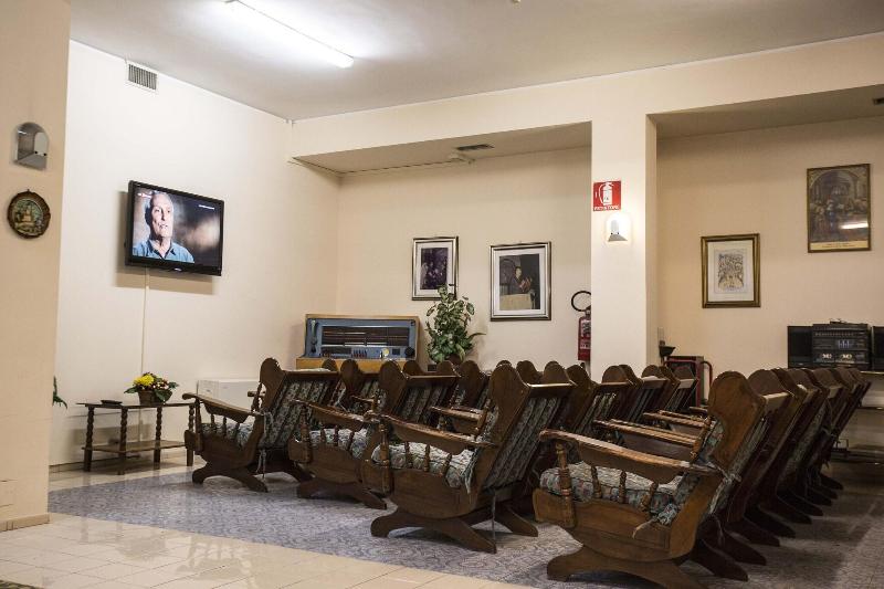 Istituto Piccole Ancelle Di Cristo Re - Lobi
