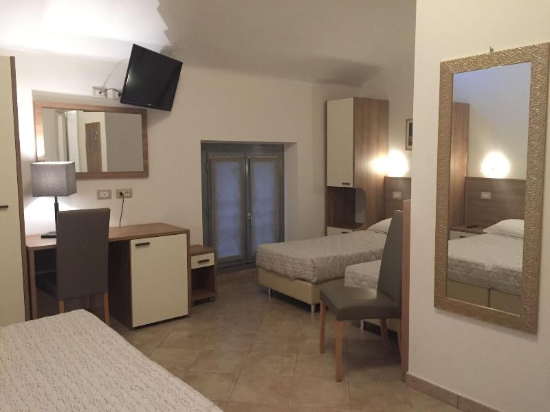 Hotel Montecarlo - Oda