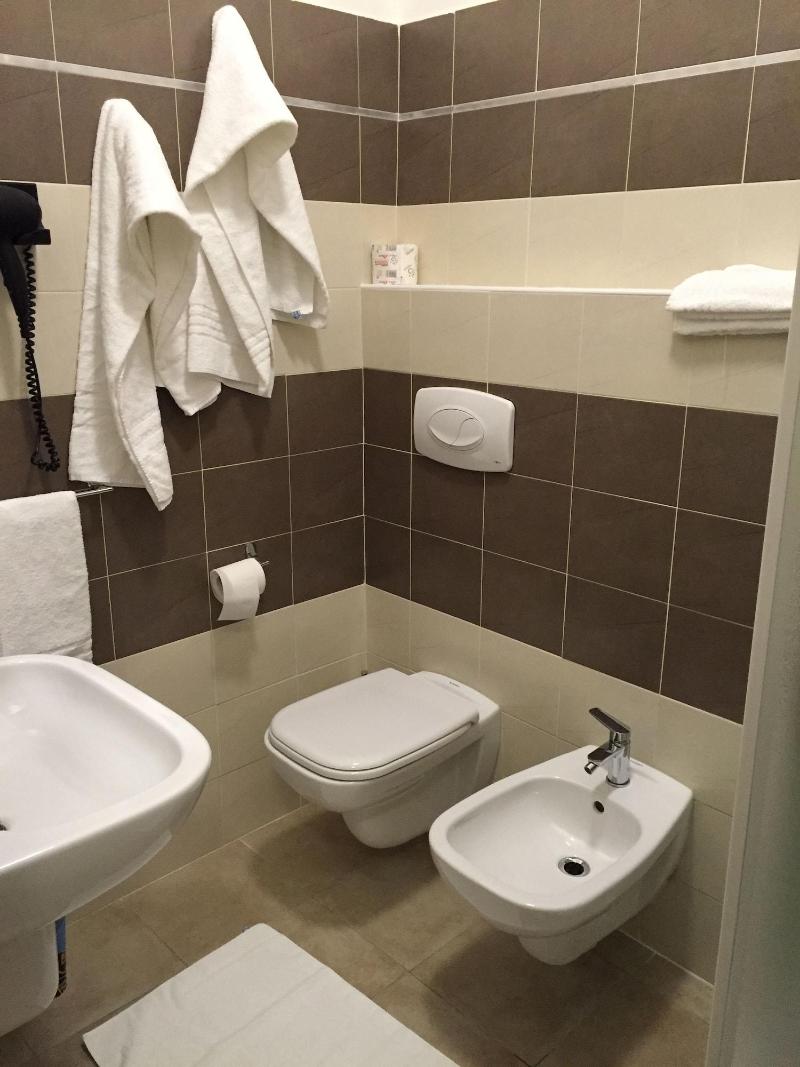 Hotel Montecarlo - Oda