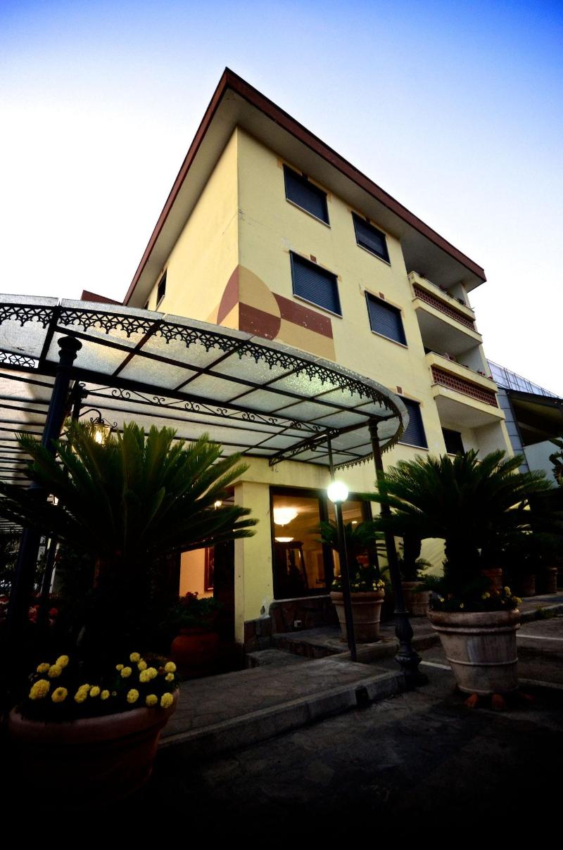 Hotel Clinton - Genel