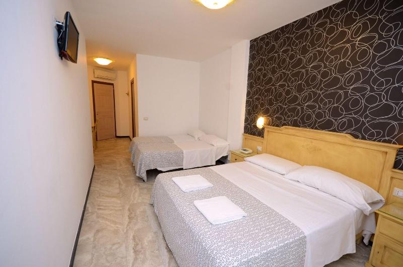 Hotel Clinton - Oda