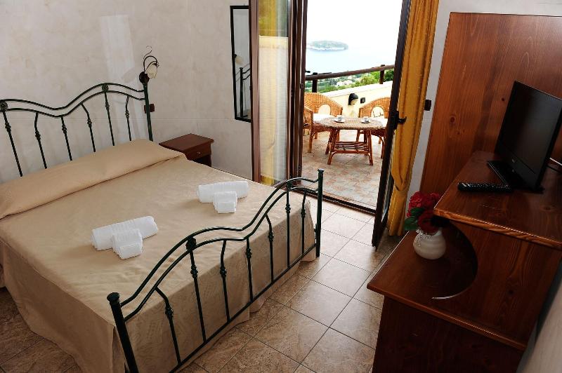 Hotel La Cometa - Oda