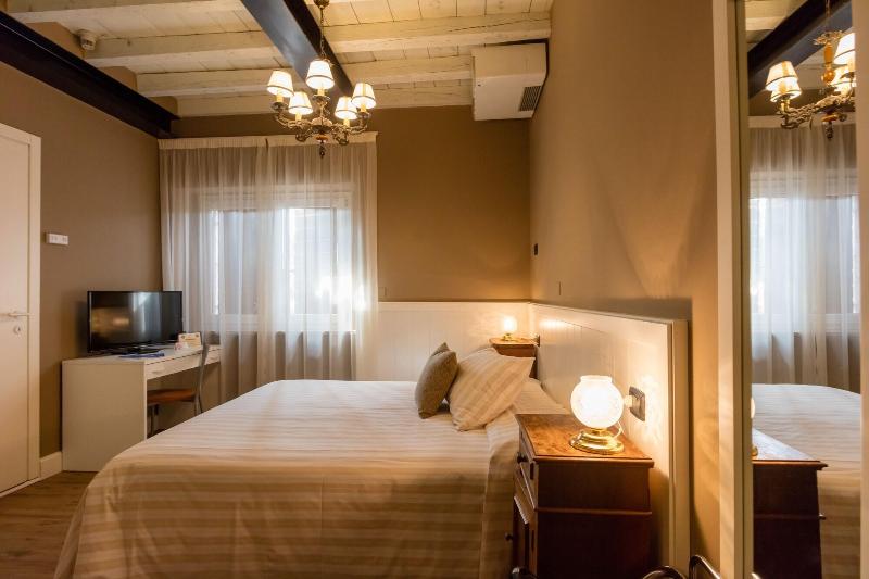 Hotel Bardolino - Oda