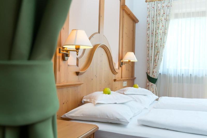 Hotel Falken - Oda