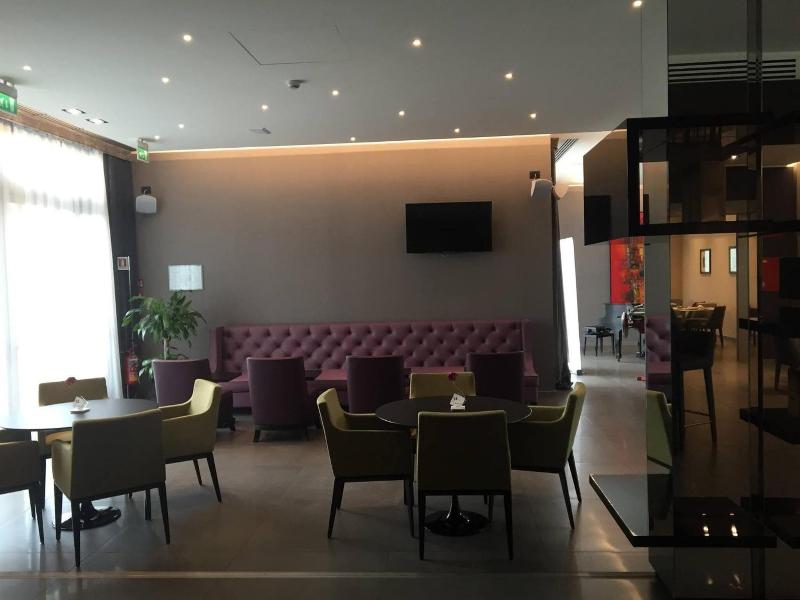 Link124 Hotel - Lobi
