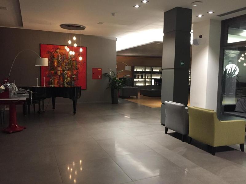 Link124 Hotel - Lobi