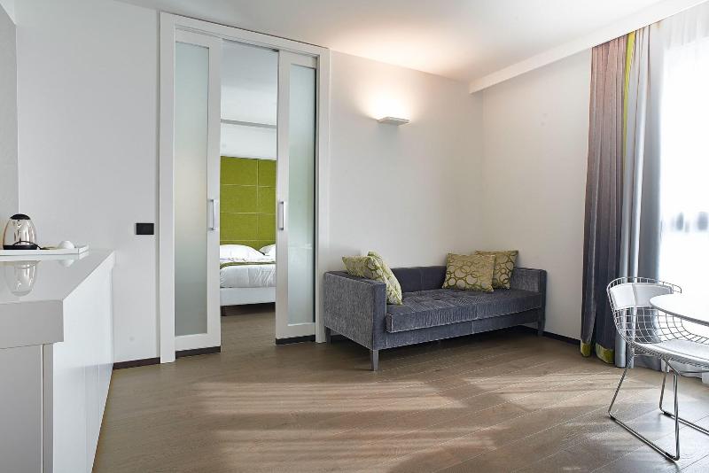 Link124 Hotel - Oda