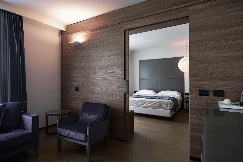 Link124 Hotel - Oda