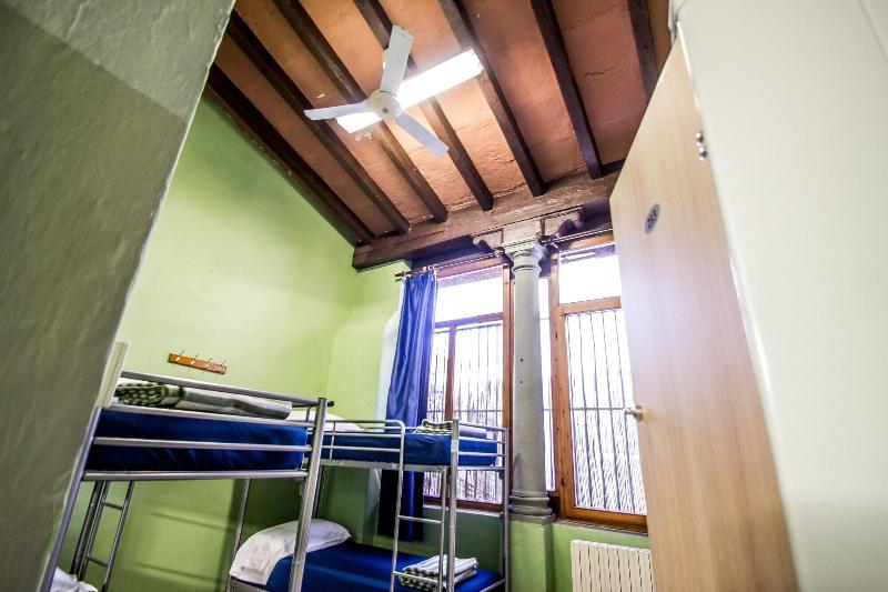 Hostel Santa Monaca - Oda